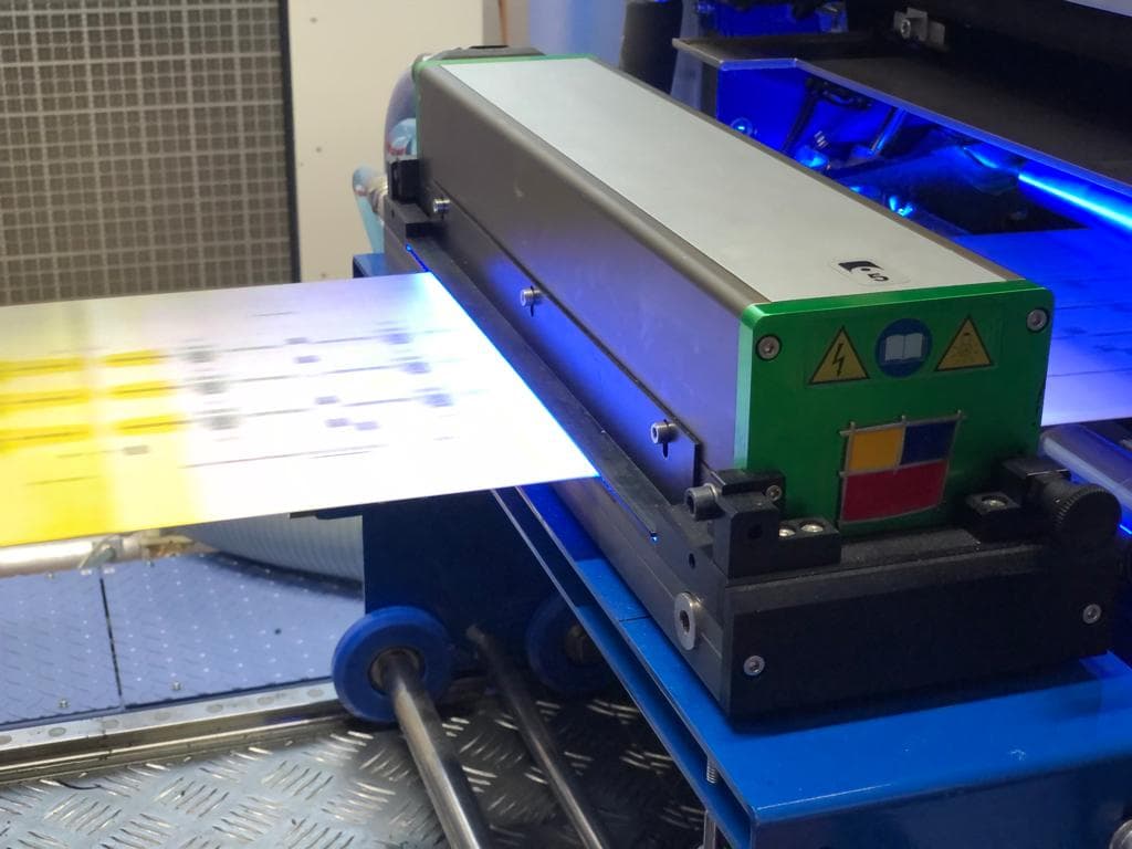 Offset UV e il successo delle etichette di Angolana